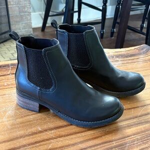 Eastland Black Leather Ankle Boots
